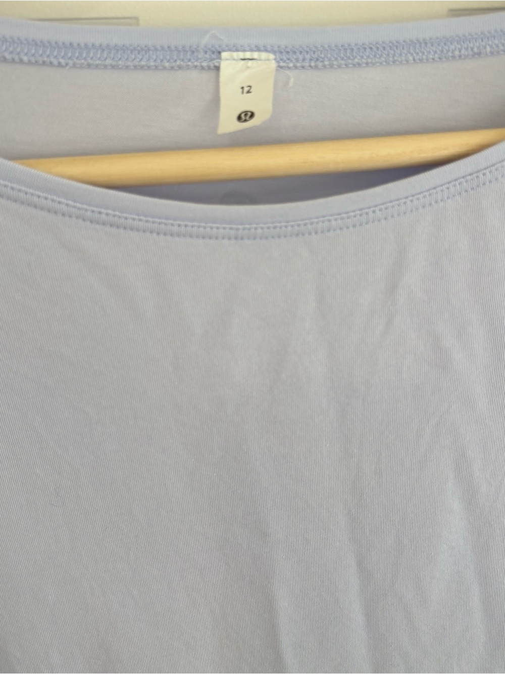 Lululemon Back in Action Shirt 💜 - Picture 2 of 6